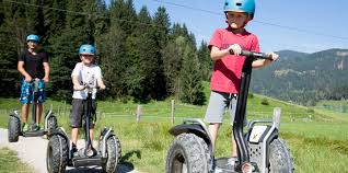 Hermann maier ist ein auch als „herminator betitelter ehemaliger österreichischer skirennläufer, zweimaliger olympiasieger (1998) und dreimaliger weltmeister (1999, 2005), der viermal zu. Segway Touren Preise Hermann Maier Adventures Flachau