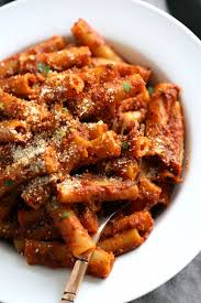 Instant Pot Ziti With Tomato Sauce Date Night Quick Pasta With Ziti Sprinkled With Vegan Par In 2020 Quick Pasta Recipes Vegan Instant Pot Recipes Vegan Recipes Easy
