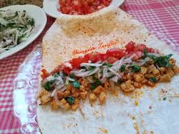 Türk mutfağı yemekleri sevenlerin mutlaka denemesi gereken bir tarif tantuni aroması ve ağızda dağılan yumuşacık kıvamı ile özel bir lezzet seçeneği olarak öne çıkıyor. Tavuk Tantuni Tarifi Nuray Hanimdan Enfes Tarifler