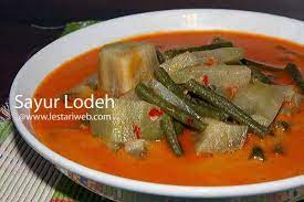Ditambah dengan ikan asin dan sambal akan menambah kenikmatan makan. Rezepte Aus Indonesien Sayur Lodeh
