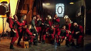 La casa de papel 5, volumen 1, se estrenará este viernes 3 de setiembre por el servicio de streaming de netflix, mientras que la segunda parte . La Casa De Papel Estrena Trailer Para Su Temporada Final Y Ya Anuncia Estreno Noticias De Ultima Hora Sobre La Actualidad De Catalunya Y Espana Barca Deportes Internacional Economia Cultura Sociedad