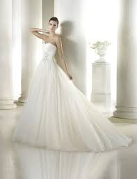 David fielden ha presentato a milano la nuova collezione di abiti da sposa 2015 su una passerella allestita come un giardino incantato. St Patrick La Nuova E Completa Collezione 2015 Di Abiti Da Sposa Abiti Da Sposa