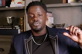Daniel kaluuya — daniel kaluuya, né en 1989 à londres, est le présentateur du « skinscast » c est un podcast mis à disposition par e4 sur le site de la chaîne et sur itunes dans lequel on retrouve des. Daniel Kaluuya Thanked C Biz For The Game S Mine In Golden Globes Acceptance Speech Dummy Mag