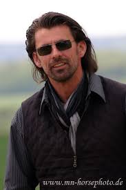 Wer kennt Horst Becker?