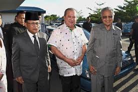 Sultan ibrahim van de maleisische deelstaat johor heeft een klemmend beroep gedaan op de bevolking om de toename van het aantal coronabesmettingen niet lichtvaardig op te vatten. Adu Kuasa Pm Mahathir Versus Sultan Johor Fokus Tempo Co