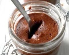 Mousse Au Chocolat Et Au Caramel Au Beurre Sale Recette Recette Mousse Recette Mousse Au Chocolat Mousse Au Chocolat