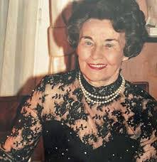 Heather Munch's Instagram, Twitter & Facebook