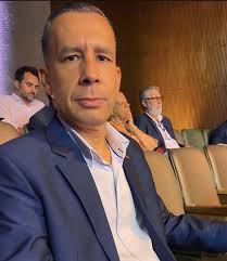 The bridge between leading companies & advisors