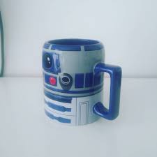 Petit Souvenir De Chez Mickey Maintenant On Est Pret A Reprendre Le Boulot Le Cafe Va Coule A Flot Avec R2d2 Disneylandpari In 2020 Glassware Mugs Tableware