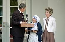 1979 erhält sie für ihren einsatz gegen armut und not den friedensnobelpreis. Mutter Teresa Wikipedia