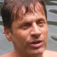 SURTOU DE VEZ!? Cauã Reymond teria entrado em MAIS UMA confusão no set de  "Vale Tudo", agora com Humberto Carrão. Segundo Veja, Carrão tem um jeito  carinhoso de falar com o elenco,