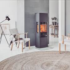 It has a solid metal firebox that contains several air controls. Yw5sfsisg1g7zm