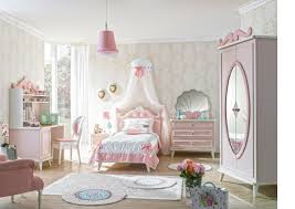 Chambre ado fille pour une deco stylee la chambre dado fille est plus difficile a decorer quil ny parait pas encore. Chambre De Fille Style Baroque Recherche Google Chambre De Fille Style Baroque Fille Style