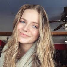 Marissa Henry's Instagram, Twitter & Facebook