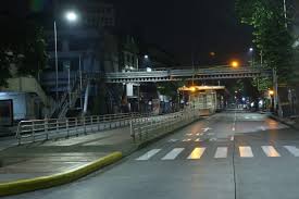 Revisa detalles sobre la medida del toque de queda y la restricción para circular en la vía pública, que cambió de horario como el toque de queda comienza a las 21:00 horas, los principales servicios de transporte de la región metropolitana, transantiago y metro , también adaptaron sus horarios para. Toque De Queda O Ley Seca Durante El Dia Del Padre En Colombia El Espectador