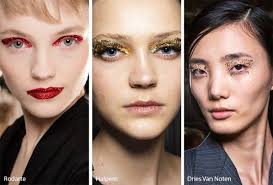 We look at 8 beauty ecommerce trends shaping the industry in 2020 and beyond: Fall Winter 2020 2021 Makeup Trends Runway Fall Makeup Looks Makeup Trends Beauty Trends Fall Makeup Looks