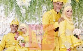Akui reena arina, aman sememangnya sudah lama tidak menghubungi anak gadisnya iaitu nur dayini ashiqah, 22, kerana berkecil hat Syukur Mampu Teruskan Majlis Walaupun Dia Aman Graseka Selamat Bersanding Isteri Bunting Pelamin Gempak