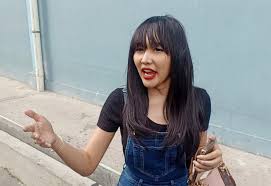 Bocor ke publik, dena rachman dikabarkan dilamar kekasih bulenya? Dibandingkan Dengan Dena Rachman Lucinta Luna Bandingin Saya Sama Angelina Jolie Tabloidbintang Com