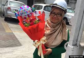 Aida lupa tanggal, hari dan jam saat hari pertamanya haid serta hari ia suci, akan tetapi aida ingat karena memang setiap perempuan memiliki kebiasaan masa haid, nifas dan istihadoh yang ada perempuan yang tidak pernah mengalami istihadoh. Pengalaman Buat Surprise Delivery Hadiah Hari Jadi Myrujukan