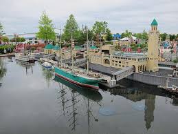 Jeden ze šesti legoland parků na světě (další parky se nachází v. Legoland Nemecko Home Facebook