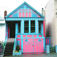 San Francisco S Candy Colored Houses Celebrate Arrival Of Spring Couleurs Maison Maison Victorienne Jolie Maison