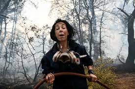 Η ηρωίδα που πάλεψε με τις φλόγες στην πυρκαγιά της αναβύσσου | εθελόντρια, κατερίνα ιωαννίδου, φωτιά ανάβυσσος 4odds9vfzxw0hm