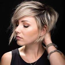 Corte pixie asimétrico, se ve muy bien.💙💓