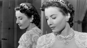 Sisters (1973) -- (Movie Clip) The Body Is In The Couch!