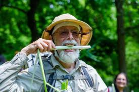 Steve Brill leads hunt for Vannie's shrub grub