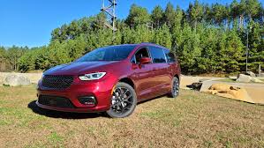 Get price quotes from local dealers. Review 2021 Chrysler Pacifica Minivan Gets A New Face And Awd