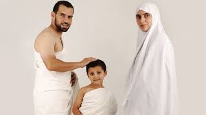 Kain ihram juga melambangkan persatuan dan kesatuan, semuanya satu warna, yaitu putih. Makna Kain Ihram Yang Dikenakan Jemaah Umroh Dan Haji