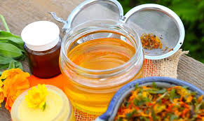 Es beinhaltet hilfreiche ratschläge und rezepte für modern aufbereitete. Heilende Salben Der Naturheilkunde Selbst Herstellen Heilpraxis