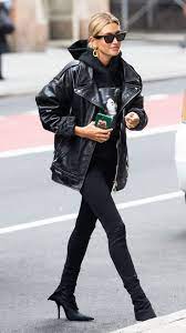 Comment Porter Un Perfecto En Cuir In 2020 Celebrity Style Casual Celebrity Style Jeans Celebrity Winter Style