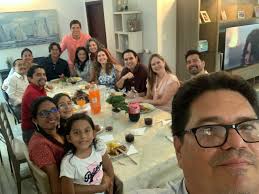 Ayer domingo cumplimos 24 años de casados y pudimos celebrarlo con familia  y grandes amigos de verdad. Gracias a Dios y a todos los involucrados en  estos primero pasos. TO ETERNITY… AND BEYOND!!!