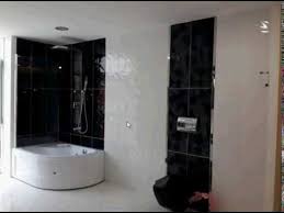 Banyo modelleri arasında siyah beyaz kombinasyonu ile birlikte çarpıcı tonlarındaki banyo fayans modelleri siyah beyaz çizgileri ile evinizin genel ambiyansını da etkileyecektir. Siyah Ve Beyaz Bir Birine Bu Kadar Mi Yakisir Harika Bir Banyo Modeli Youtube