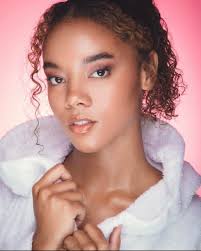 hi everyone, i'm a 16 year old model from birmingham! I am able to travel  to London for payed jobs, let me know if anyone wants to work together 🥰