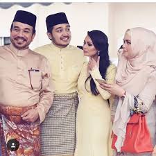 Pelakon izara aishah selamat melahirkan bayi perempuan seberat 2.9 kilogram di sebuah pusat perubatan di ibu negara, petang semalam. Izara Aishah Menangis Habis Air Mata Hiburan Mstar