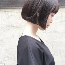 ショートヘア初心者さんでも挑戦しやすい 大人可愛いショートボブの世界 キナリノ ショートのヘアスタイル ヘアスタイリング ヘア アイディア