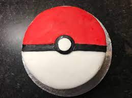 How to make a Pokemon Pokeball Birthday Cake - HodgePodgeDays