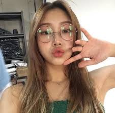Don T Be Such A Square Make A Statement In These Round Non Prescription Glasses Available In Four Diffe Cabelo Curto Com Franja Oculos Da Moda Estilo Coreano