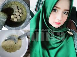 Ambil serbuk jamu manjakani dan campurkan dengan sedikit air lalu disapu ke pintu lubang faraj. Masker Manjakani Homemade Cuma Guna 3 Bahan Ini Terapi Paling Mujarab Rawat Wajah Berjerawat Mingguan Wanita