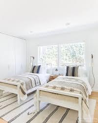 Amazing gallery of interior design and decorating ideas of kids bedroom built ins in bedrooms, girl's rooms, boy's rooms, entrances/foyers by elite interior designers. Before After Client Of The Mid Century Amber Interiors Minimalist Kids Room Amber Interiors Amber Interiors Design