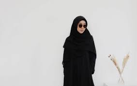 Inspirasi Gaya Minimalist Fashion ala Deena Haura