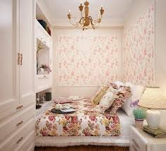 Créer un coin cocoon et romantique avec une guirlande lumineuse et quelques couvertures douillettes. Idee Deco Chambre Adulte Romantique 80 Photos Inspirantes