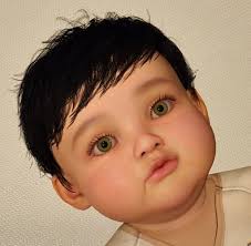 Emmie baby luuuuvs Frozen and her Maci bows!! ❄️🤍