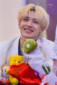 Peachie Ig Skzpeaxh On Twitter Stray Kids Chan Kids Groups Entertainment Logo