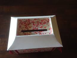 Coller le papier kraft à l'extérieur et à l'intérieur sur la base de la boîte. Des Idees Et Du Temps Cartonnage Boite Boite Cartonnage