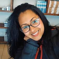 En Ecuador te sacan $1.400 y más( la mejor opción). Las casas de telefonía  te sacan mas de 2k. Aún con taxes y pagando courier sale más barato  comprarlo en USA