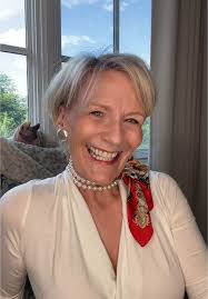 How to Style a Scarf for a Timeless Look