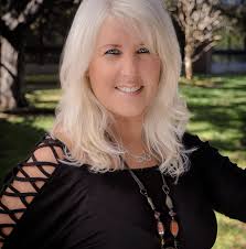 Imagine being in the room as history is made! “Apex,” the stegosaurus,  shattered records at Sotheby's New York, selling for an astounding $44.6  million during the Natural History sale. In an intense